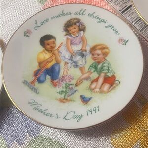 VINTAGE AVON 1991 MOTHER'S DAY PLATE